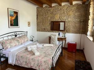 A bed or beds in a room at B&B QUINTARELLI Még 37 kép