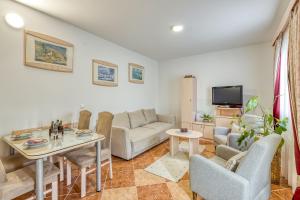TV a/nebo společenská místnost v ubytování Apartments Slavica