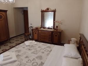 a bedroom with a bed and a dresser and a mirror at Risveglio al Sole in Ragusa