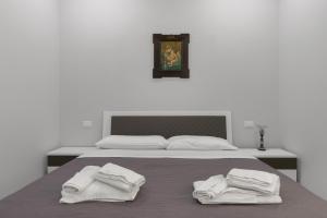 A bed or beds in a room at Casa bella