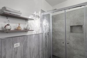 A bathroom at Casa bella Még 12 kép