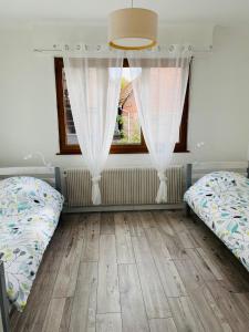 Een bed of bedden in een kamer bij Maison Spacieuse au calme : proximité de Strasbourg