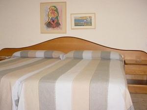 Postel nebo postele na pokoji v ubytování Hostal La Barretina