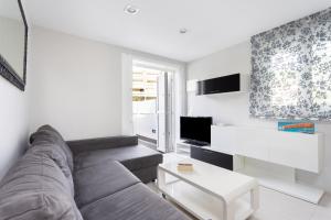 Telewizja i/lub zestaw kina domowego w obiekcie Luxury Frontline Poris de Abona