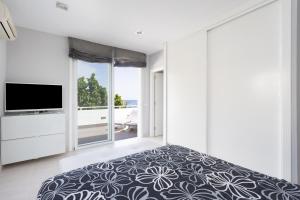Łóżko lub łóżka w pokoju w obiekcie Luxury Frontline Poris de Abona
