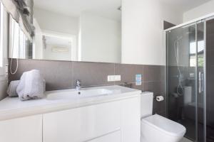 Łazienka w obiekcie Luxury Frontline Poris de Abona