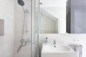 Łazienka w obiekcie Luxury Frontline Poris de Abona