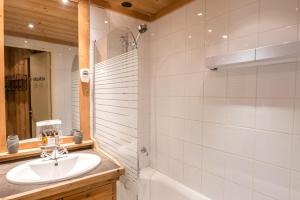 a bathroom with a sink and a shower at Paradis in Chamonix
