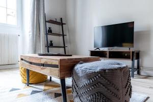 TV a/nebo společenská místnost v ubytování Le Bressan - Ma Cabotte