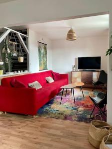 Televízia a/alebo spoločenská miestnosť v ubytovaní Vive la vie - maison de famille à Mers proche mer