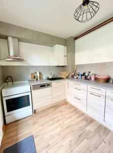 Kuchnia lub aneks kuchenny w obiekcie Vive la vie - maison de famille à Mers proche mer