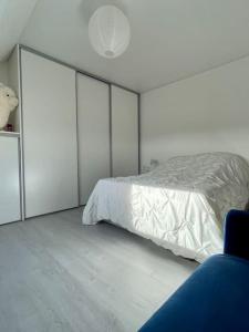 Łóżko lub łóżka w pokoju w obiekcie Vive la vie - maison de famille à Mers proche mer