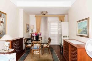 a dining room with a table and chairs at Terrazza Angela in Fiumefreddo di Sicilia