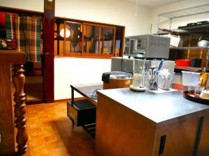 a kitchen with a counter top in a kitchen at 駅前宿舎 禪 shared house zen in Eiheiji