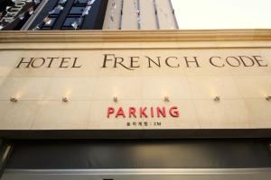 Sertifikat, penghargaan, tanda, atau dokumen yang dipajang di Hotel Frenchcode