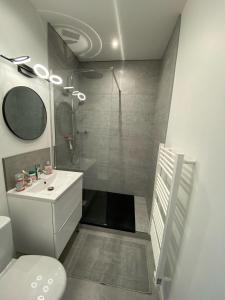 Ένα μπάνιο στο chaleureux appartement aux allures nordiques