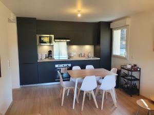 Kuchyň nebo kuchyňský kout v ubytování Appartements Barcelonette by PraLoup Vacances