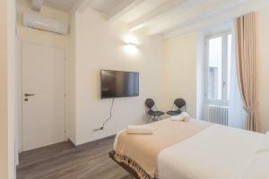 A bed or beds in a room at Modern & Stylish Apartment in Como City by Rent All Como Még 30 kép