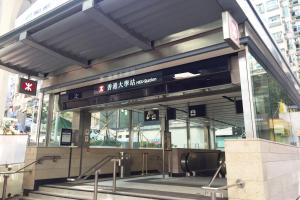 Tòa nhà nơi khách sạn tọa lạc