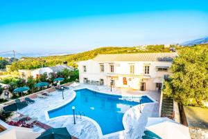Bazén v ubytování Orestis Hotel Sea View Apartments nebo v jeho okolí