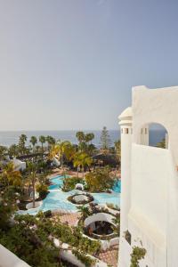 Бассейн в Dreams Jardin Tropical Resort & Spa или поблизости
