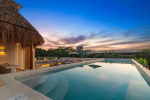 Bazén v ubytování Casa Vida Luxury Villa 6bd 7br sleeps up to 19 in Aldea Zama Tulum nebo v jeho okolí