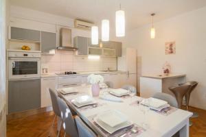 Kuchyň nebo kuchyňský kout v ubytování Apartman Toni, Gata