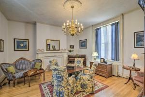 Φωτογραφία από το άλμπουμ του Historic West Virginia Home Built in 1854! σε Moorefield