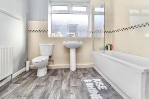 a bathroom with a toilet and a sink and a bath tub at City Centre 3 Bed House for Large Groups and Contractors by Amazing Spaces Relocations Ltd in Liverpool