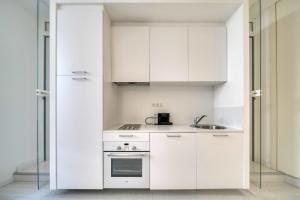 Kuchyňa alebo kuchynka v ubytovaní REF 1490 - Cannes Le Suquet - Apartment for rent