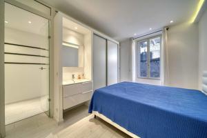 Posteľ alebo postele v izbe v ubytovaní REF 1490 - Cannes Le Suquet - Apartment for rent
