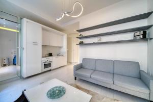 Kuchyňa alebo kuchynka v ubytovaní REF 1490 - Cannes Le Suquet - Apartment for rent
