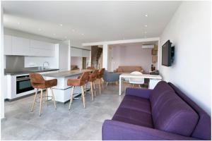 Kuchyňa alebo kuchynka v ubytovaní REF 1229 - Cannes Croisette - Sea view apartment for rent