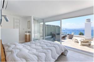 Posteľ alebo postele v izbe v ubytovaní REF 1229 - Cannes Croisette - Sea view apartment for rent