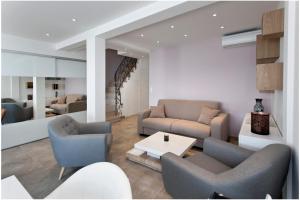 Posedenie v ubytovaní REF 1229 - Cannes Croisette - Sea view apartment for rent + 2 fotografie