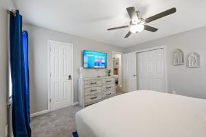 Afbeelding uit fotogalerij van Disconnect From The City In This Outdoorsy Getaway in White