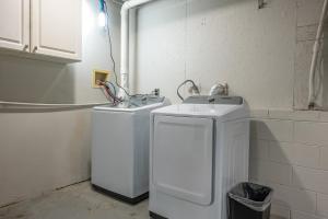 Afbeelding uit fotogalerij van Disconnect From The City In This Outdoorsy Getaway in White