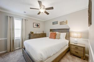 Afbeelding uit fotogalerij van Disconnect From The City In This Outdoorsy Getaway in White