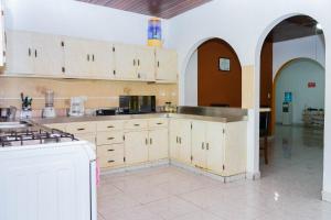A kitchen or kitchenette at Hostal Familiar Argeñal