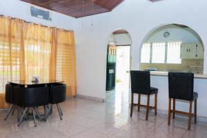 Afbeelding uit fotogalerij van Hostal Familiar Argeñal in David