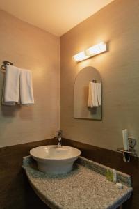 Un baño de Hotel Fewa Camp