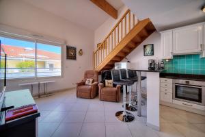 Kuchyňa alebo kuchynka v ubytovaní REF 1766 - Cannes Center - Apartment for rent
