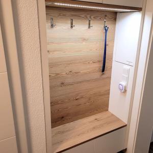a closet with a wooden door in a room at Wohnung mit Garten, Sauna und Infrarotkabine 