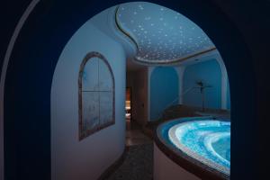 Bazén v ubytovaní Oberaldoss Residence Wellness alebo v jeho blízkosti