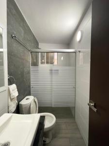 Koupelna v ubytování EXECUTIROOMS VERACRUZ + 37 fotografií