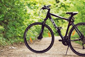 a black bike parked on a dirt road at Nad Narvią in Serock