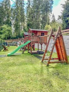 Herní místnost nebo prostor pro děti v ubytování Dom na Zielonym Wzgórzu z własną Sauną i Jacuzzi