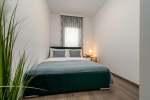 Posteľ alebo postele v izbe v ubytovaní Villa Nano, 4 bedrooms, jacuzzi, heated pool, sea views, pebble beach 850m
