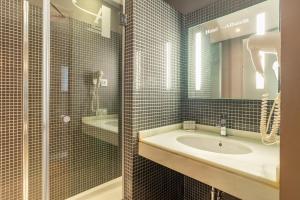 Koupelna v ubytování Hotel Albaicín