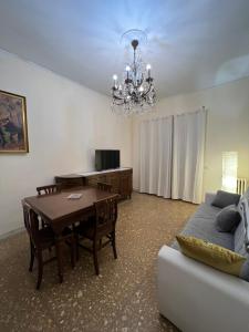 A television and/or entertainment centre at Palazzo Senesi